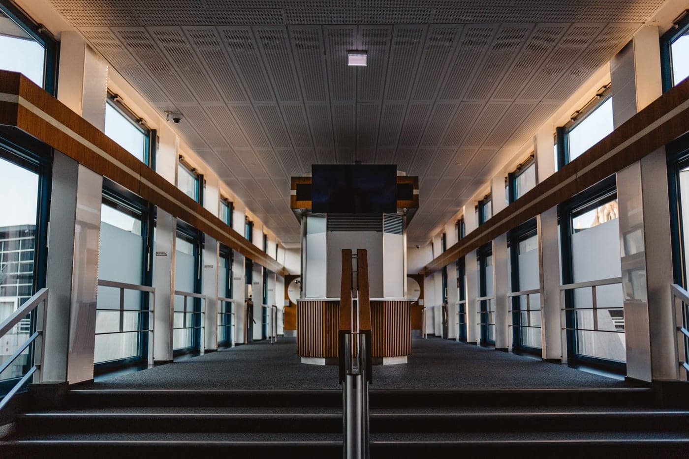 Circulation d'un bâtiment public entretenue