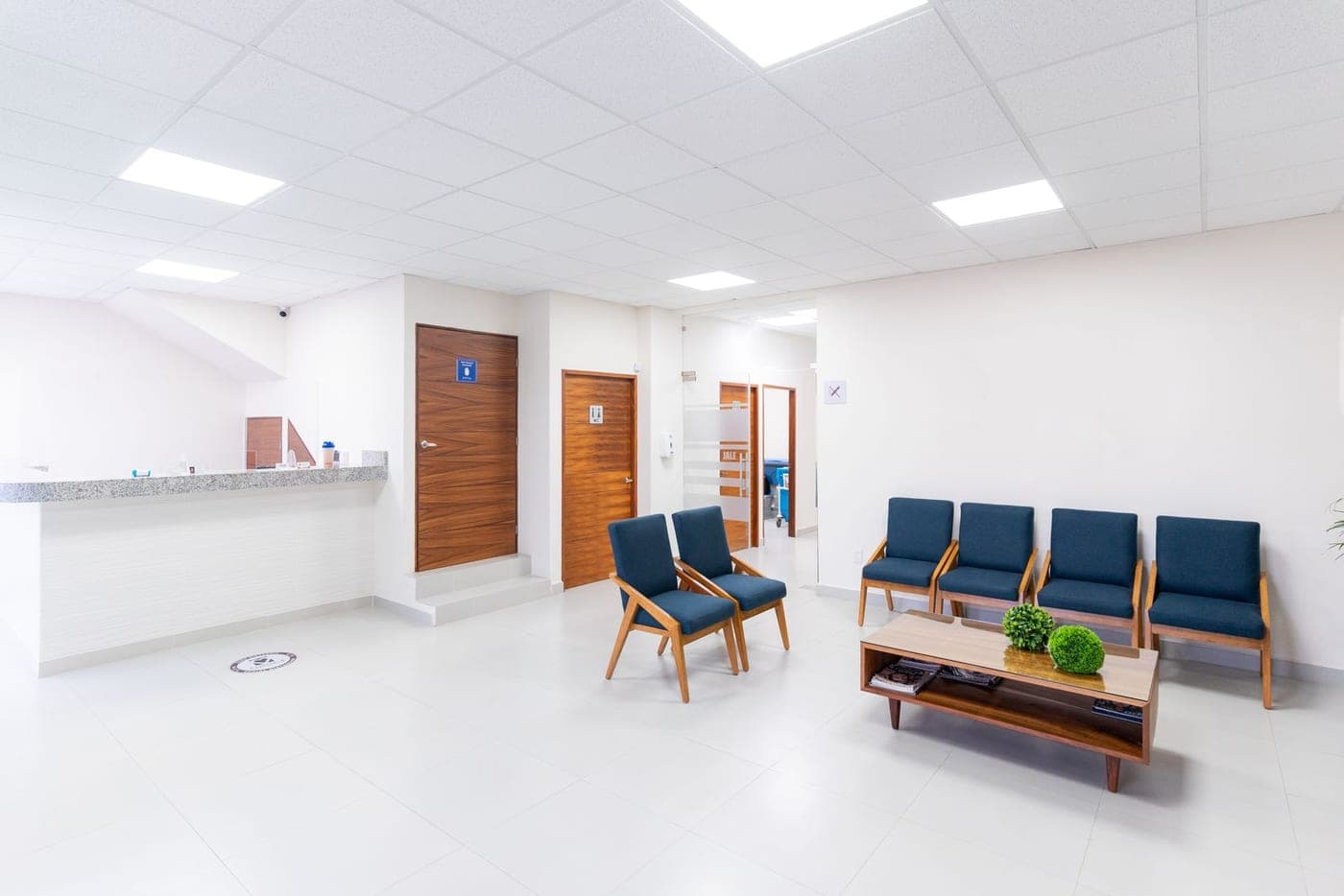 Salle d'attente de cabinet médical remise en état
